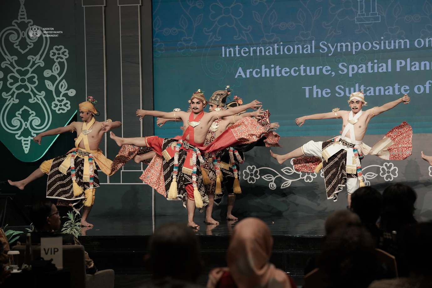 Image slider - Simposium Internasional Budaya Jawa 2026: Upaya Refleksi, Pemaknaan Baru Arsitektur, dan Tata Kota Kesultanan Yogyakarta