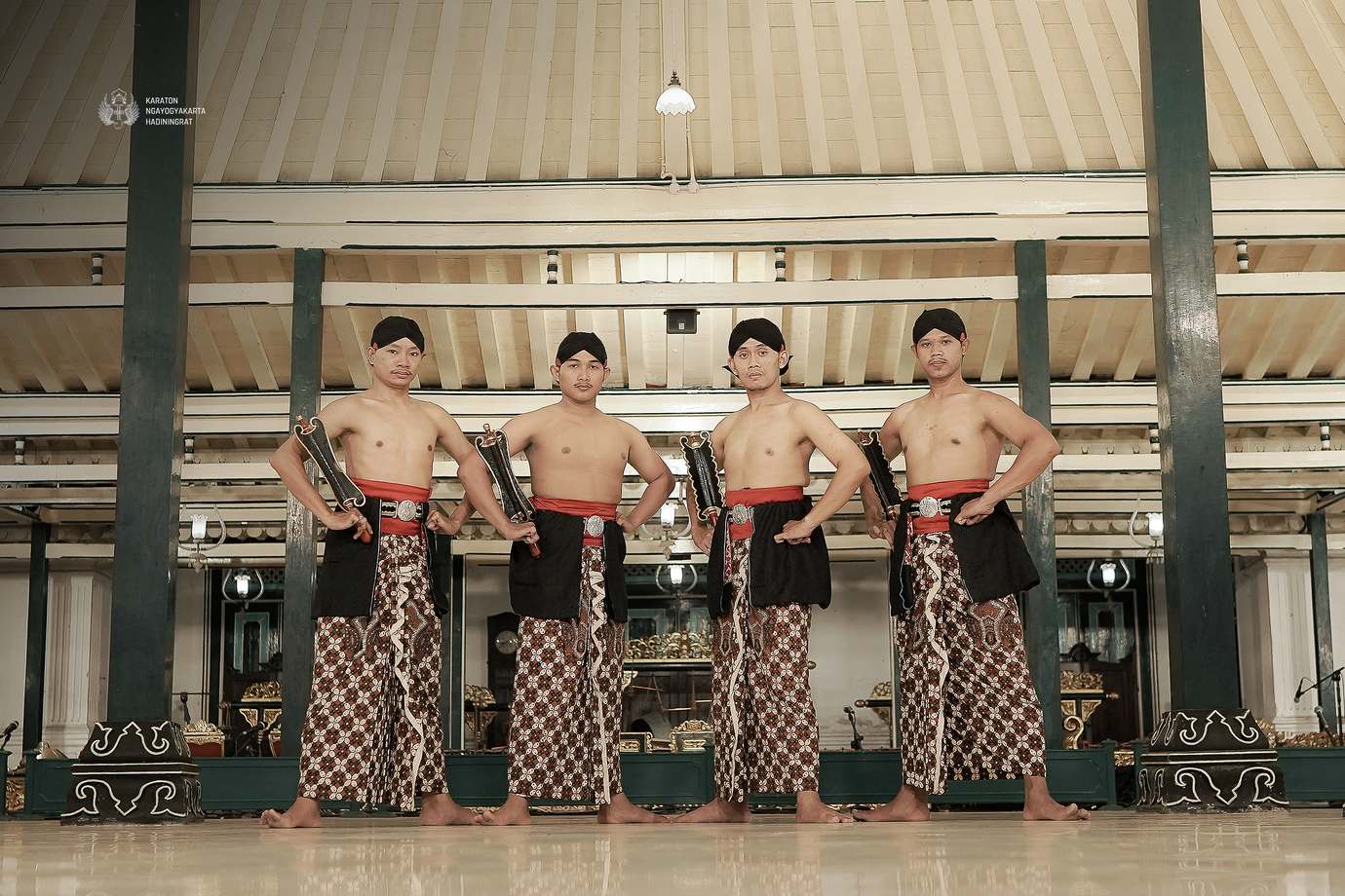 Image slider - Uyon-Uyon Hadiluhung Senin Pon - 26 Januari 2026