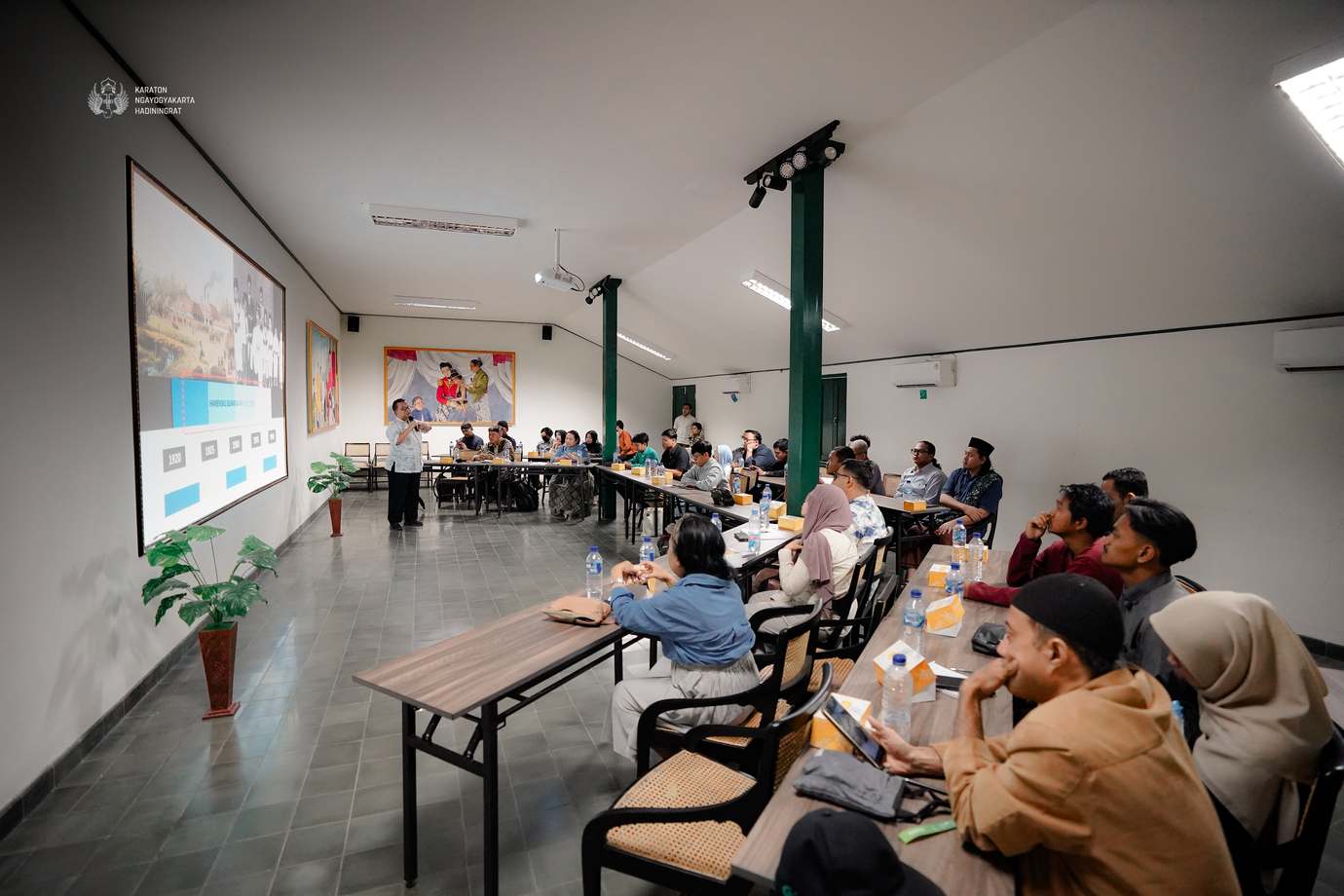 Image slider - Menelusuri Jejak Modernisasi Yogyakarta: Visi Arsitektur Sri Sultan HB VIII dalam Public Lecture 2 Pameran Pangastho Aji