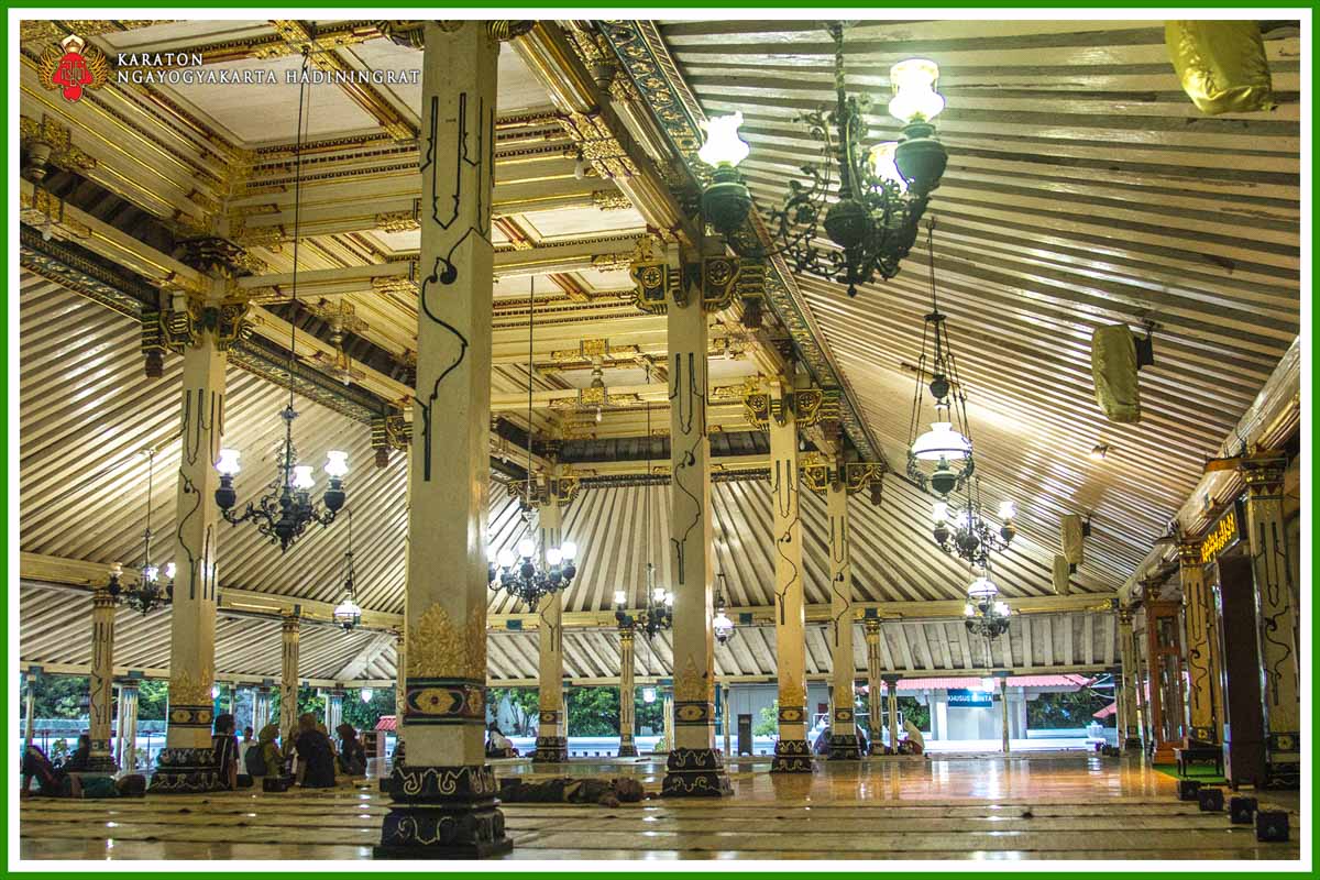 4.6 3 Serambi Masjid Gedhe