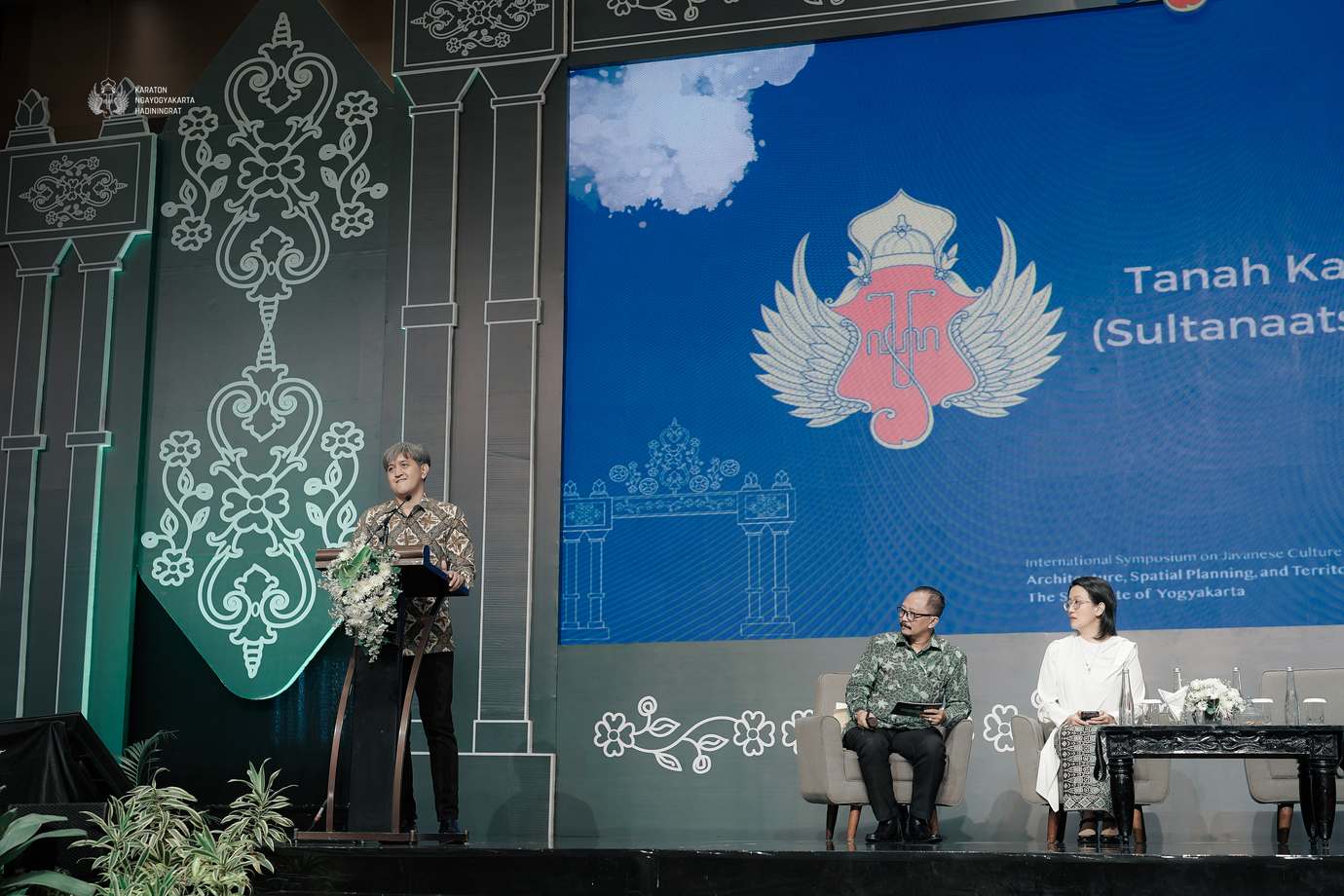 Day 2 Ds C02556 18 Small