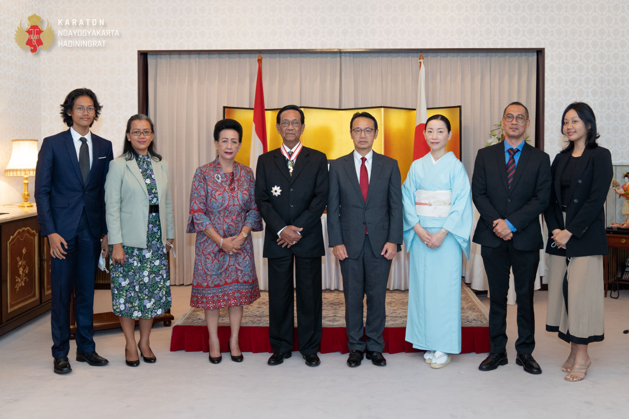 Sri Sultan Menerima Penghargaan Dari Kaisar Jepang 02