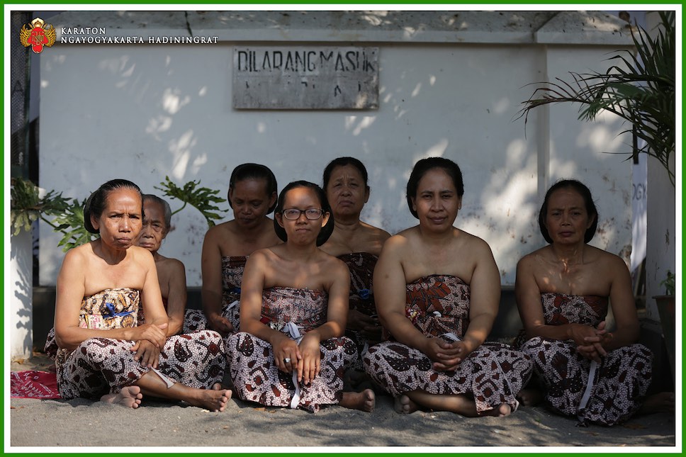 Abdi Dalem Putri 5
