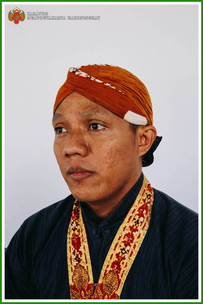 Pranakan Busana Abdi Dalem Pria 04