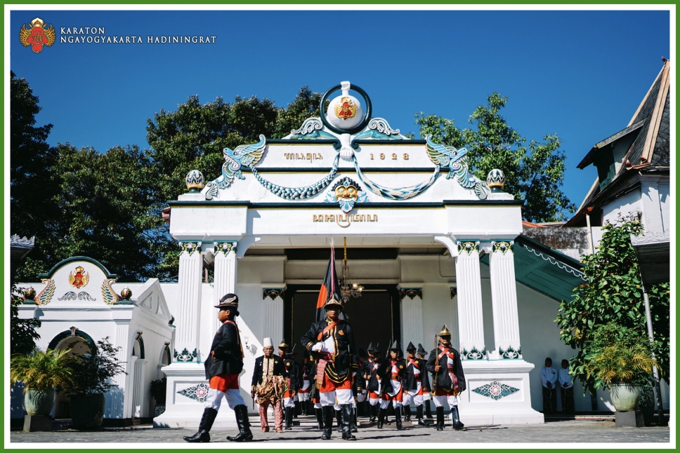 4 Bregada Prajurit Keluar Dari Kedhaton