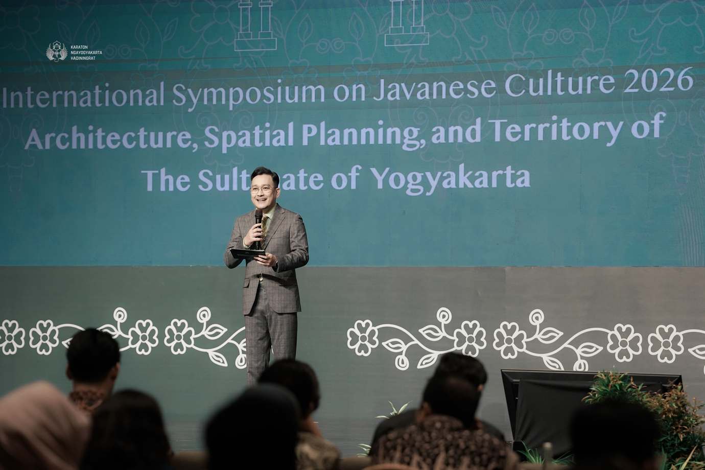 Day 1 Ds C03885 69 Small